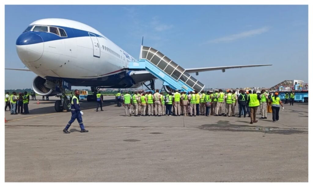 Xenophobia-Nigerians-evacuated-from-South-Africa-arrive-in-Lagos